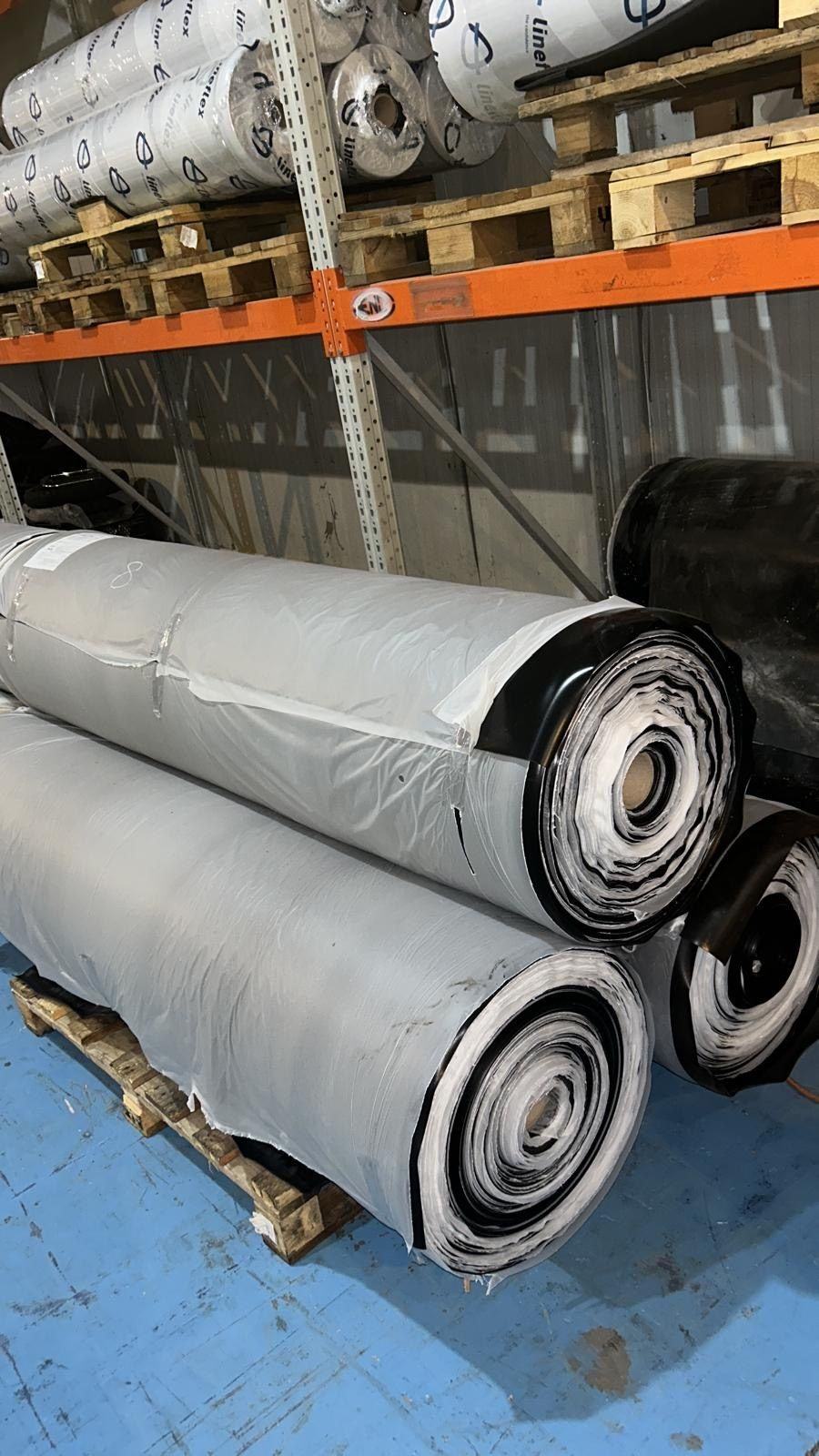 Graded EPDM sheet samples fanned out by thickness